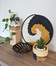 Large Woven Sisal Wall Plate Black Swirl