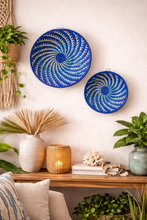 Großer blau geflochtener afrikanischer Korb