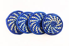 Ensemble de sous-verres tissés bleus et de cuillères à perles bleues