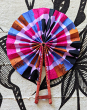 Éventail pliant en tissu Ankara noir jaune rouge