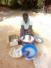 female-artistan-kenya-soapstone